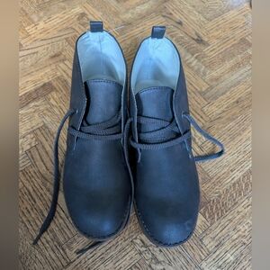 Gap kids brown boots NWT